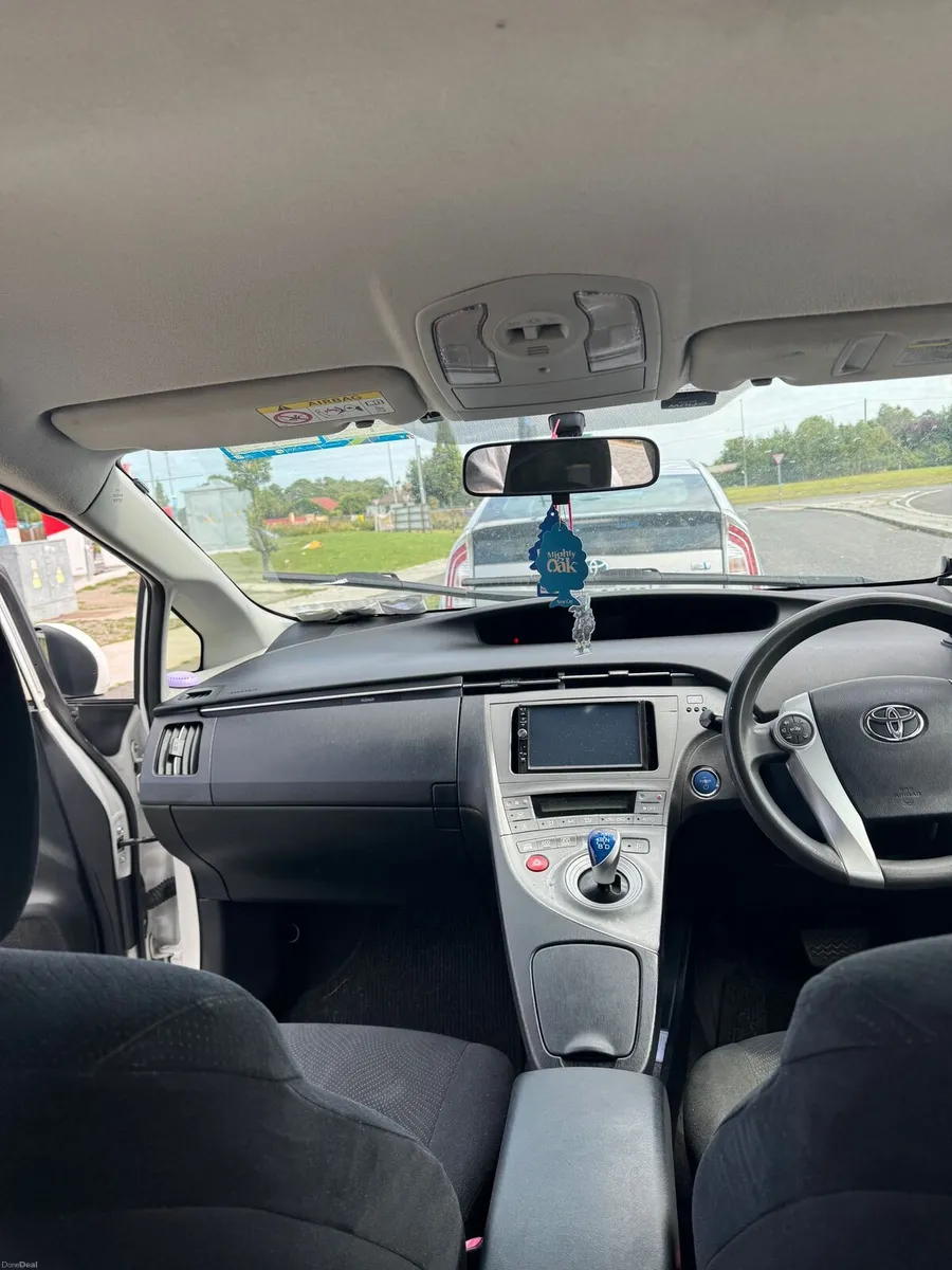 Toyota prius hybrid 1.8liter - Image 4