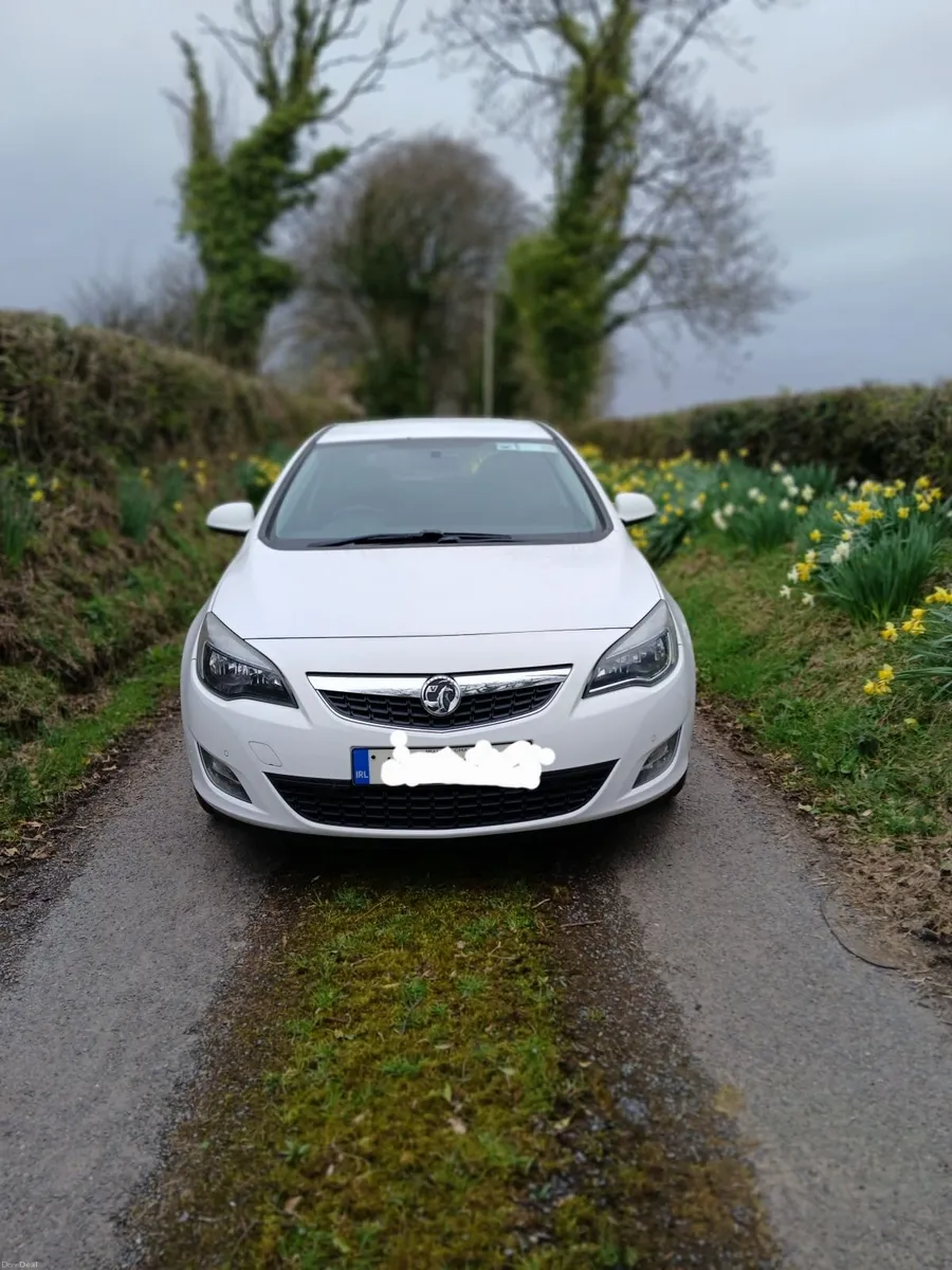 Vauxhall Astra 2012 - Image 2