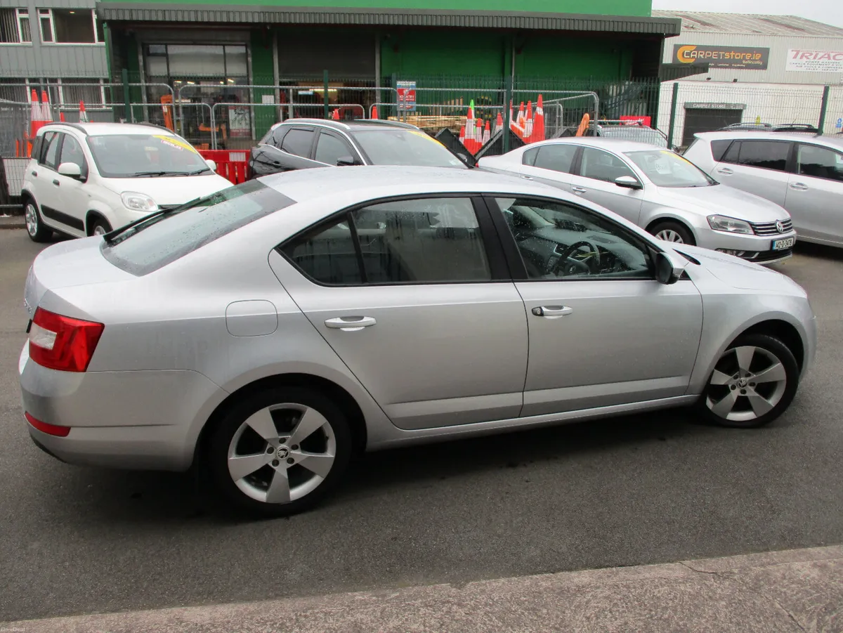 Skoda Octavia 1.2TSI Elagance 2014 - Image 4