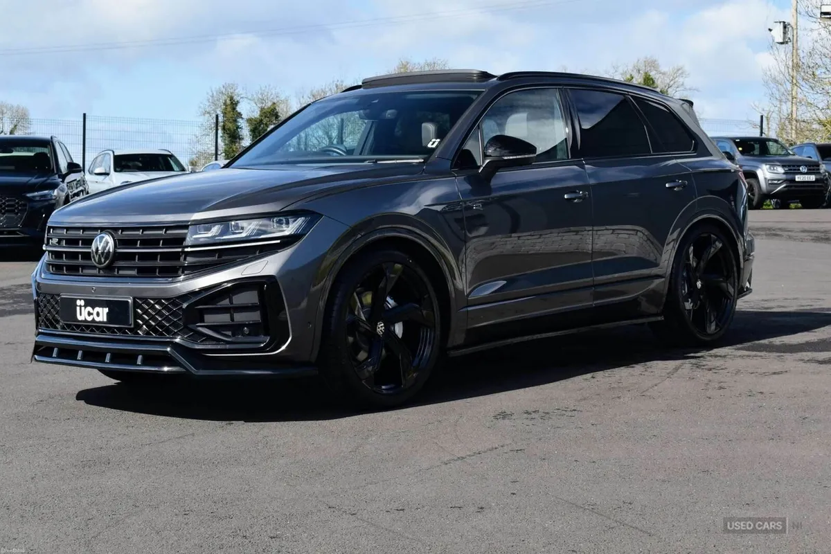 Volkswagen Touareg 3.0 Touareg V6 Black Edition TD - Image 3