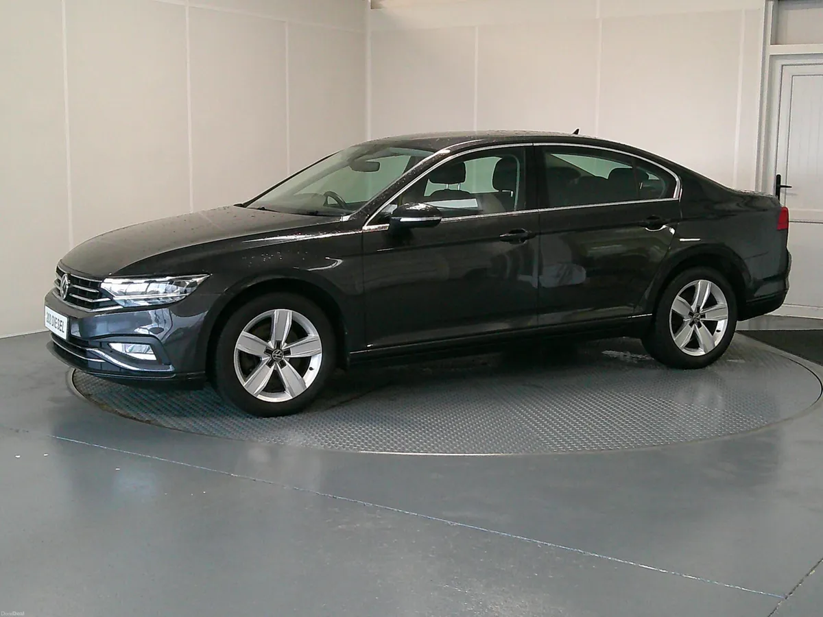 Volkswagen Passat 2020 - Image 3