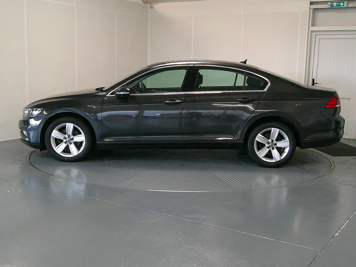 Volkswagen Passat 2020 - Image 4