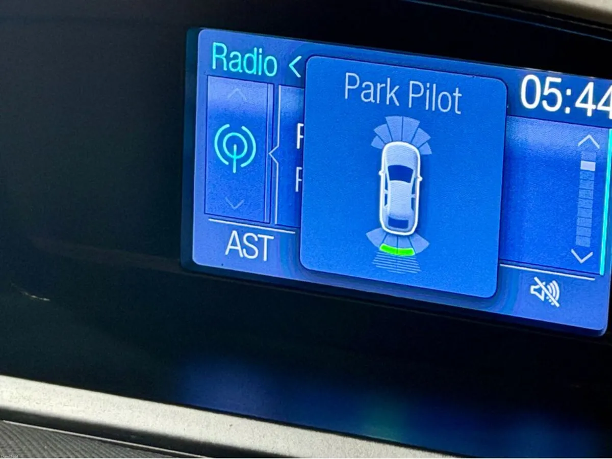 Ford Kuga TITANIUM 2.0 TDCI 140PS M6 2W 2WD - Image 4