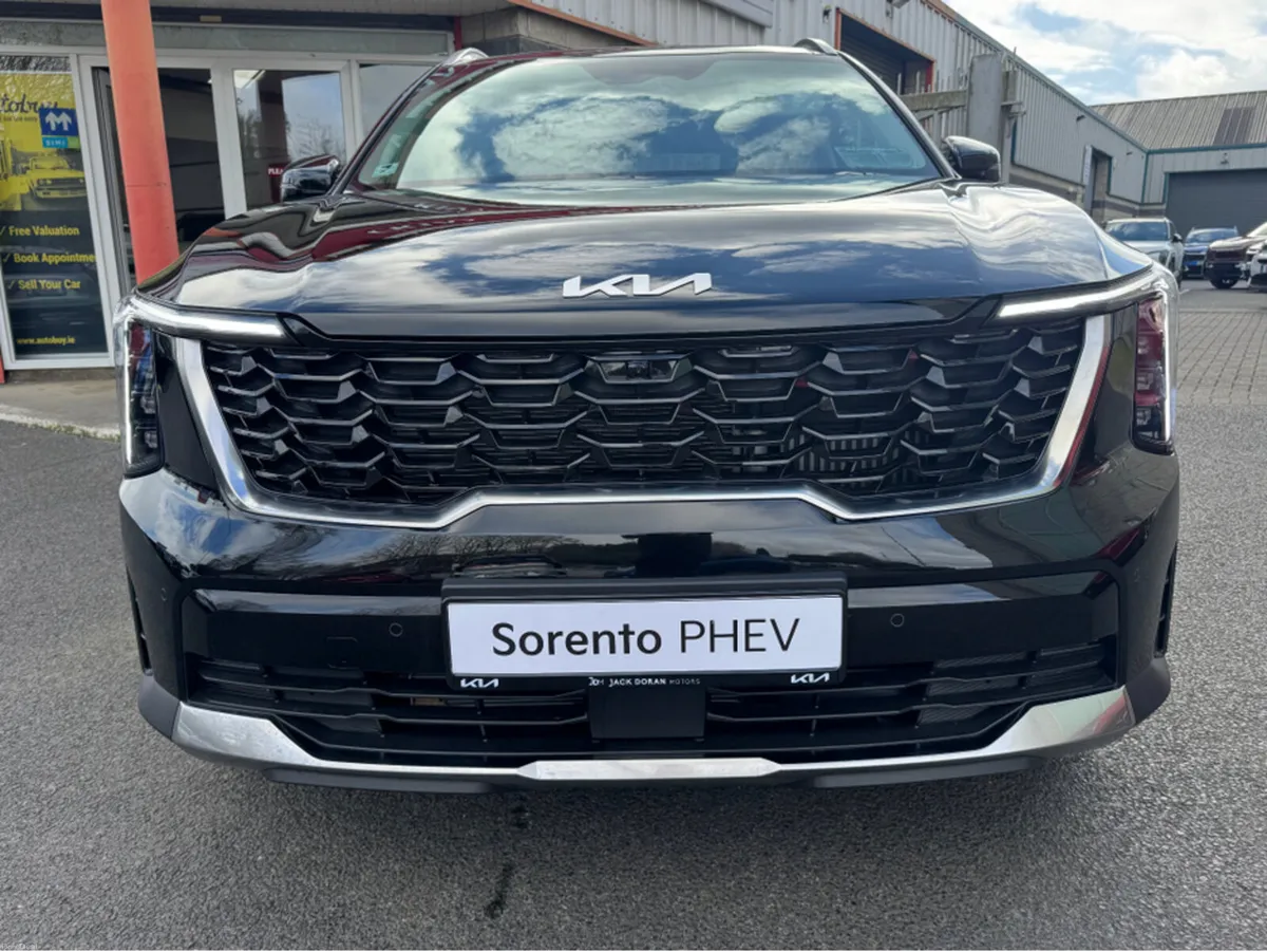 Kia Sorento PHEV SEM***3.9% APR available*** - Image 4