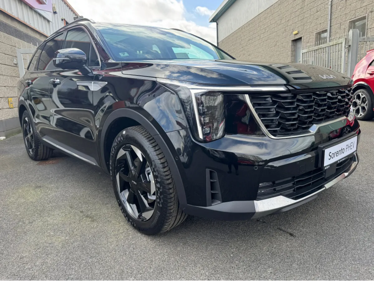 Kia Sorento PHEV SEM***3.9% APR available*** - Image 3