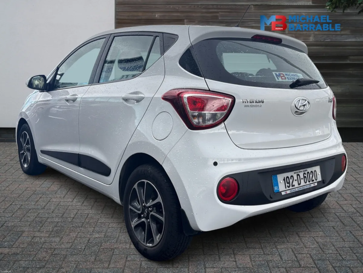 Hyundai i10 DELUXE 4DR - Image 4