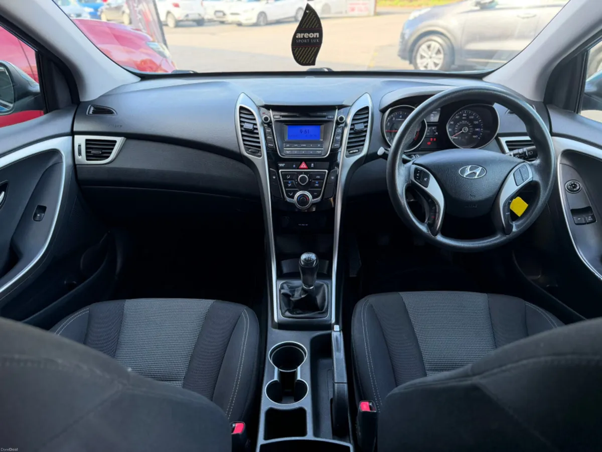 Hyundai i30 1.4 P CLASSIC 5DR - LOW KMS - MINT - Image 4