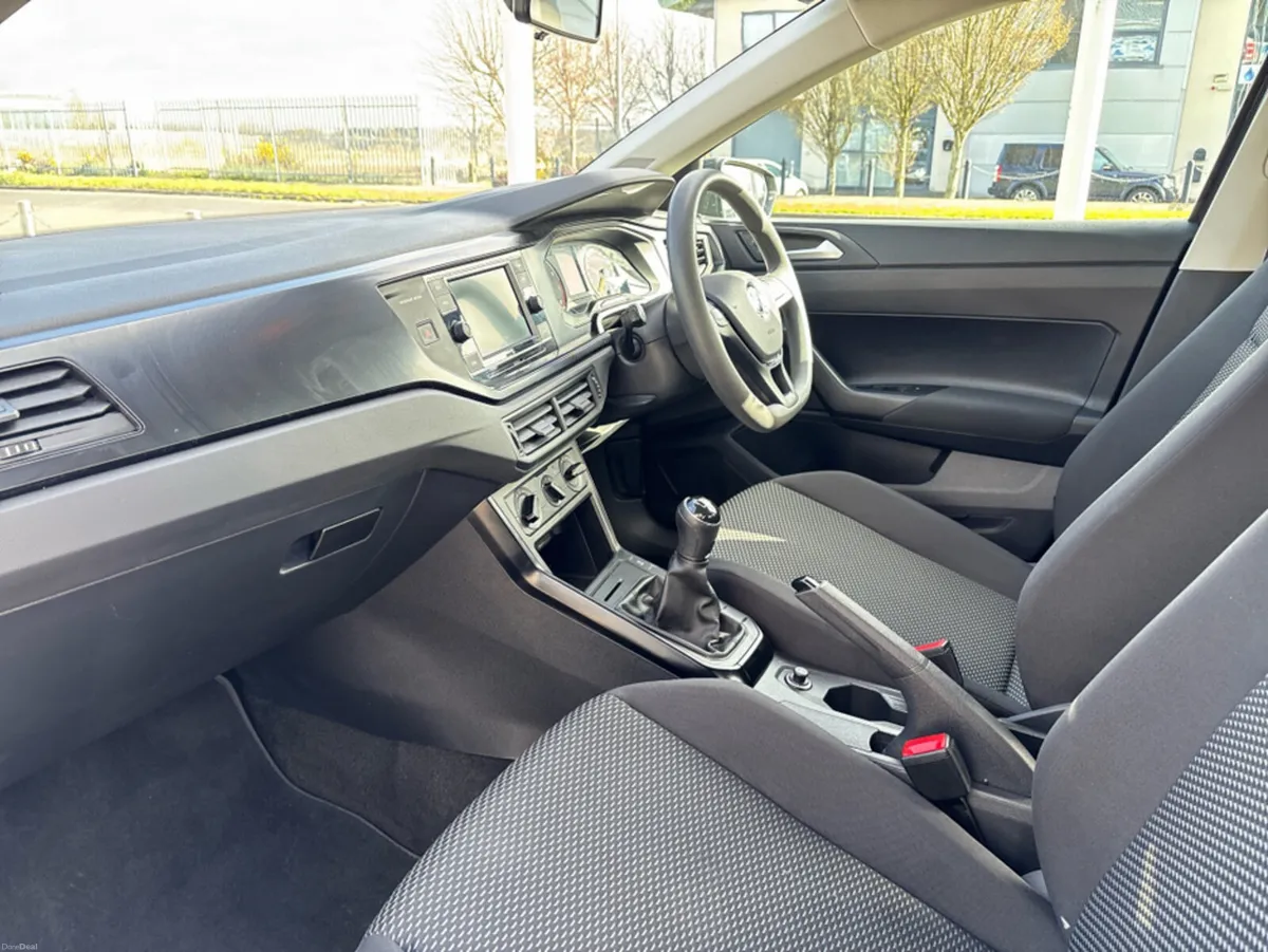 Volkswagen Polo TRENDLINE 1.0 MANUAL 5SPEED 80HP 5 - Image 3