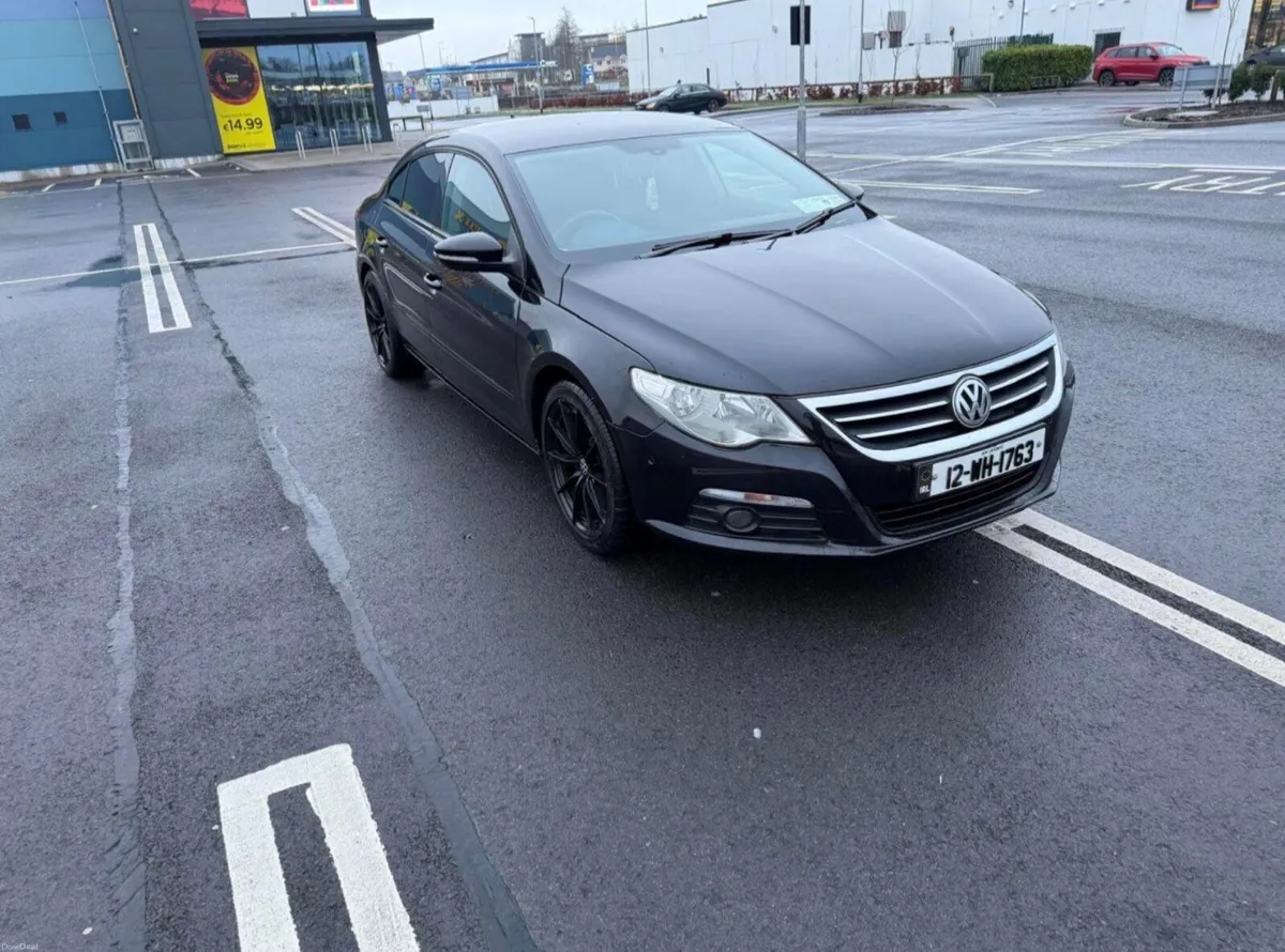 Volkswagen Passat 2012 - Image 2