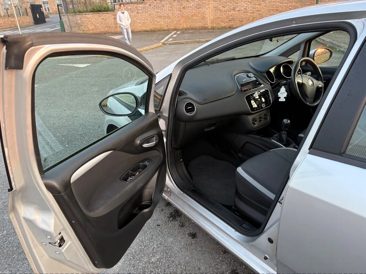 Fiat Punto 2012 - Image 2