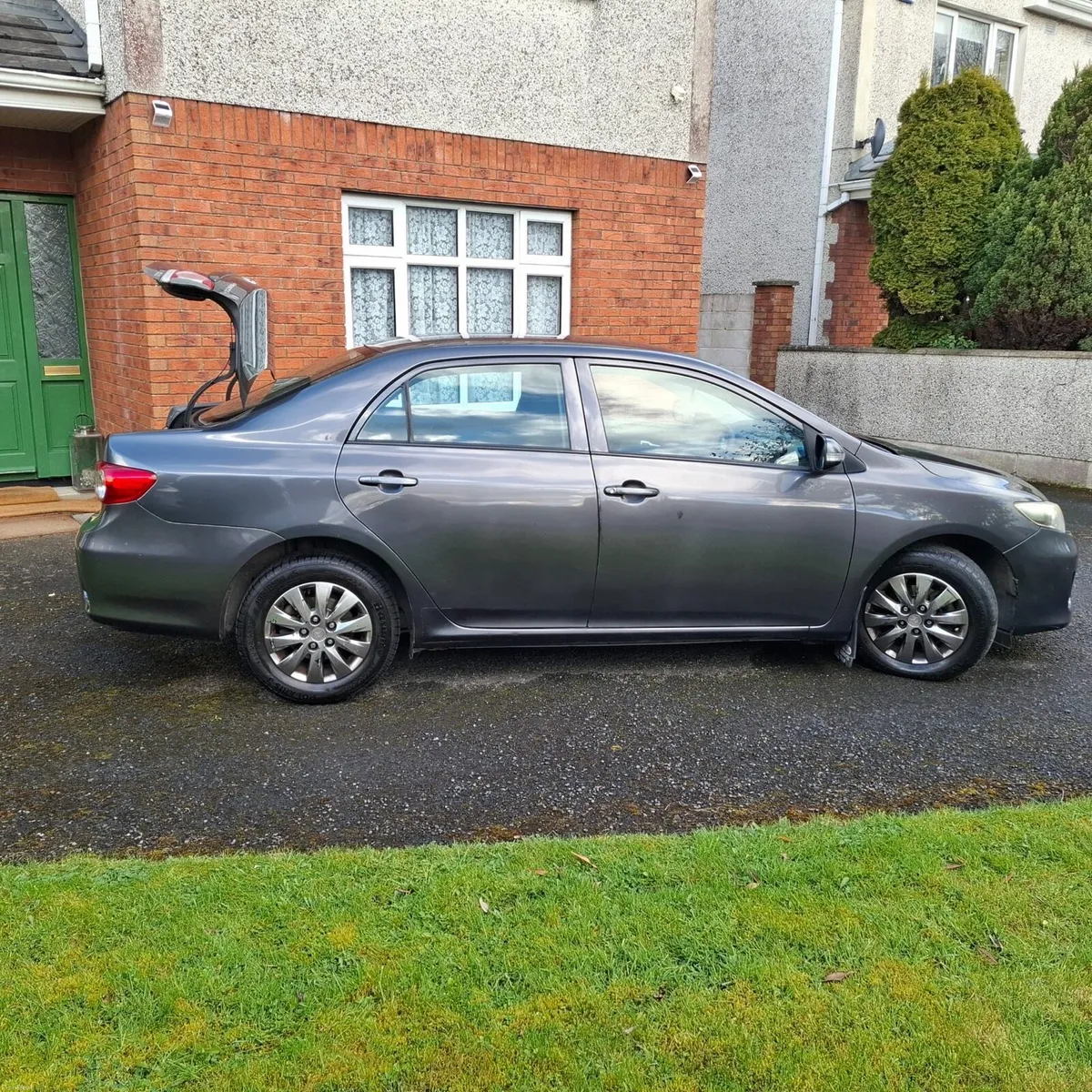 Toyota Corolla Saloon Diesel Grey 2013 - Image 4