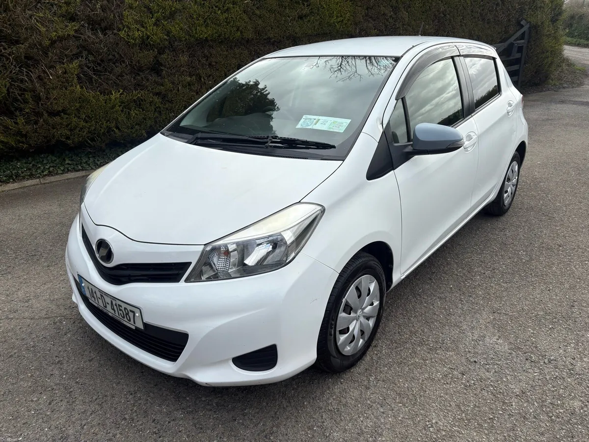 2014 Toyota Vitz AUTO NCT 11/26 - Image 2