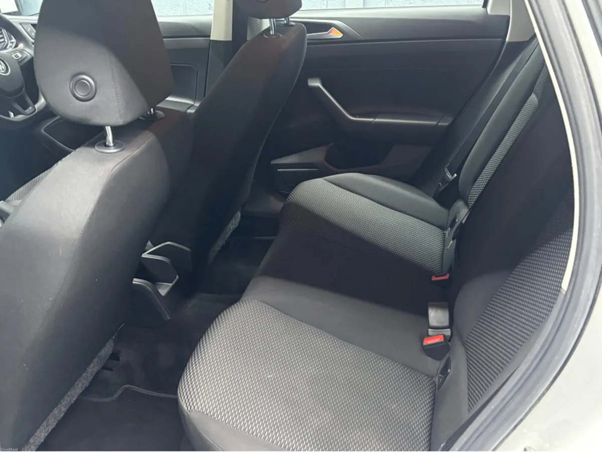 Volkswagen Polo TRENDLINE 1.0 MANUAL 5SPEED 80HP 5 - Image 4