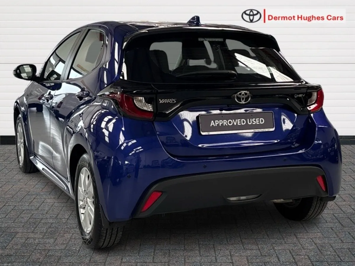 Toyota Yaris HYBRID 115 LUNA  AUTO - Image 2