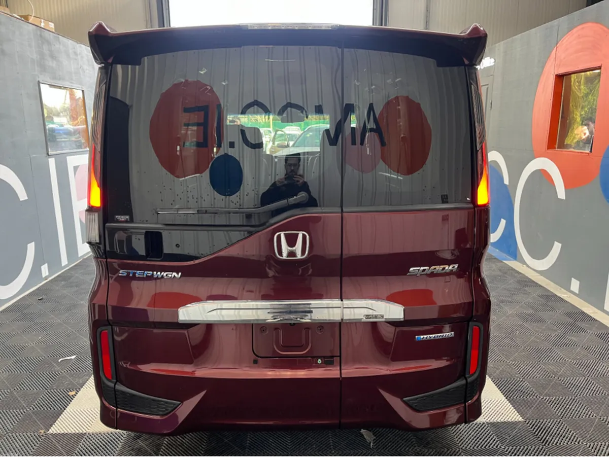 Honda Stepwagon 2017 HODA STEPWAGON SPADA HYBRID S - Image 3