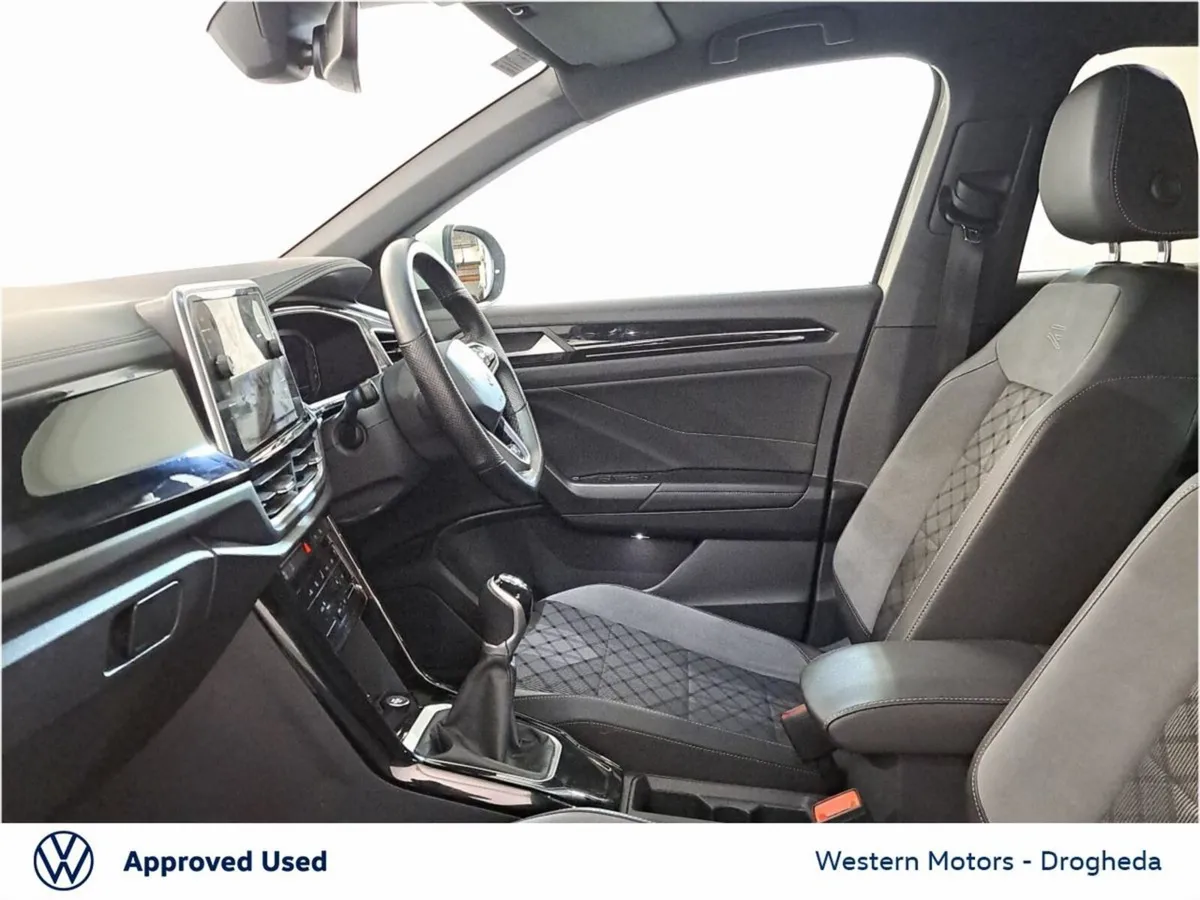 Volkswagen T-Roc 1.0 TSI 110HP R-Line Plus *sunroo - Image 4