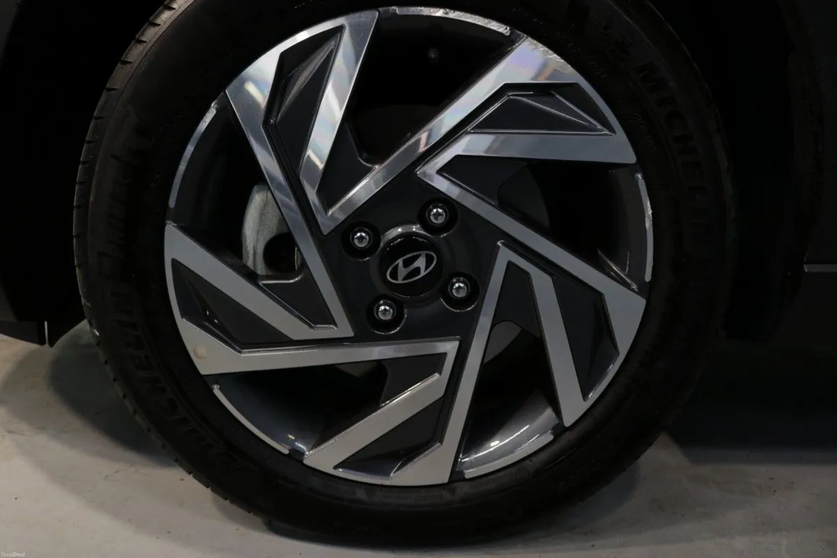 Hyundai Bayon Bayon Executive w.2 Tone Roof - Image 4