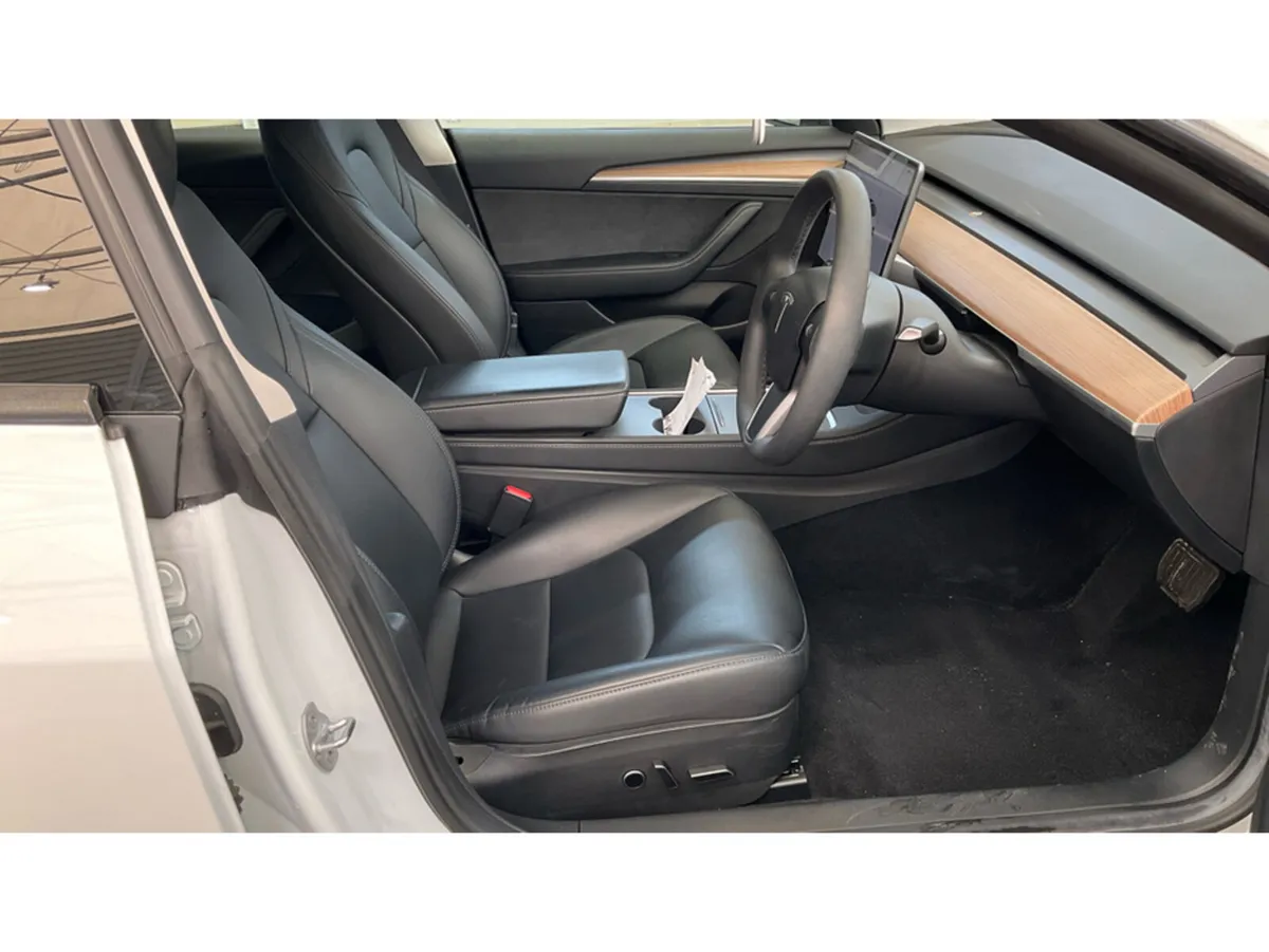 Tesla Model 3 STANDARD RANGE + - Image 3