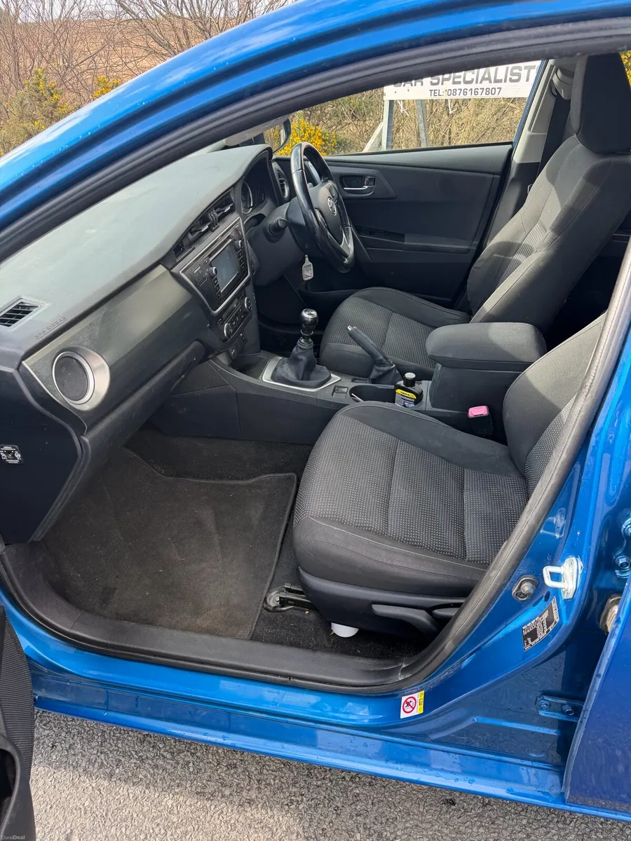 14 Toyota Auris 1.4D4D only 76,000 miles - Image 4