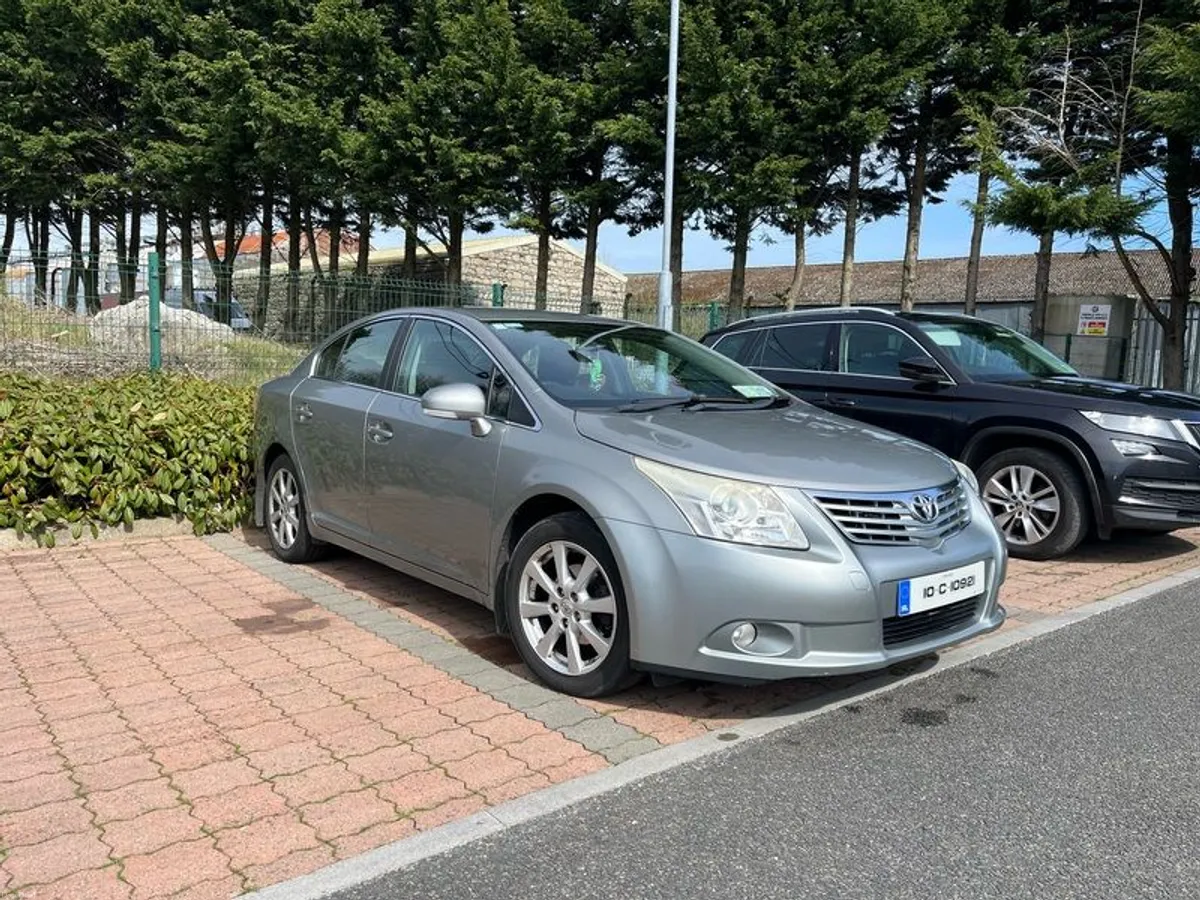 2010 Toyota Avensis - Image 1