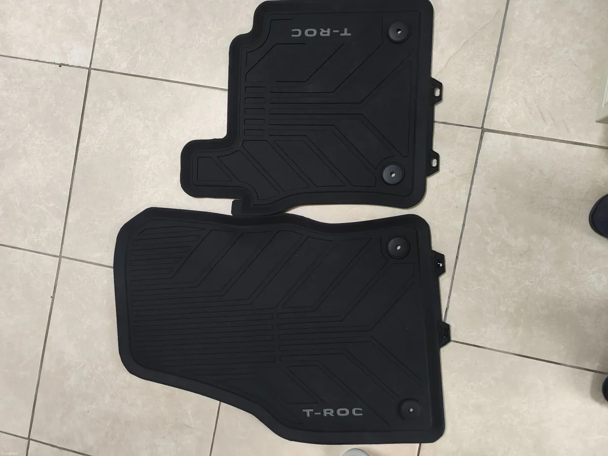Volkswagen t roc front floor mats/winddeflectors - Image 1