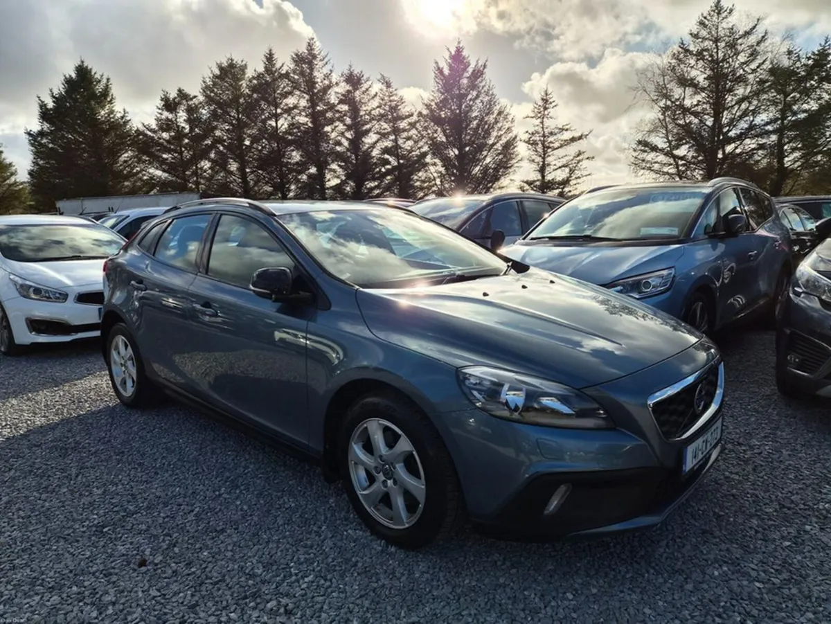 Volvo V40 CC D2 SE 5DR - Image 1