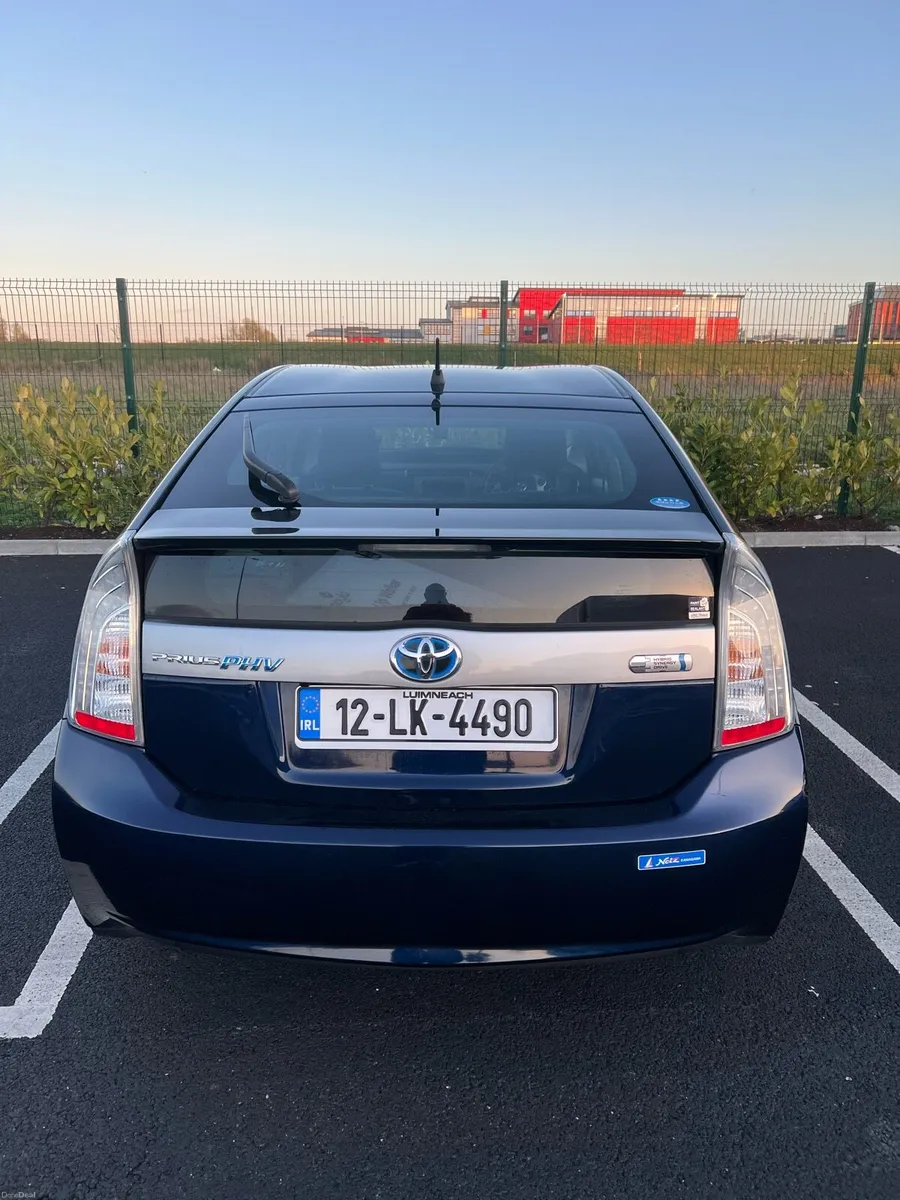 Toyota prius PHV - Image 3