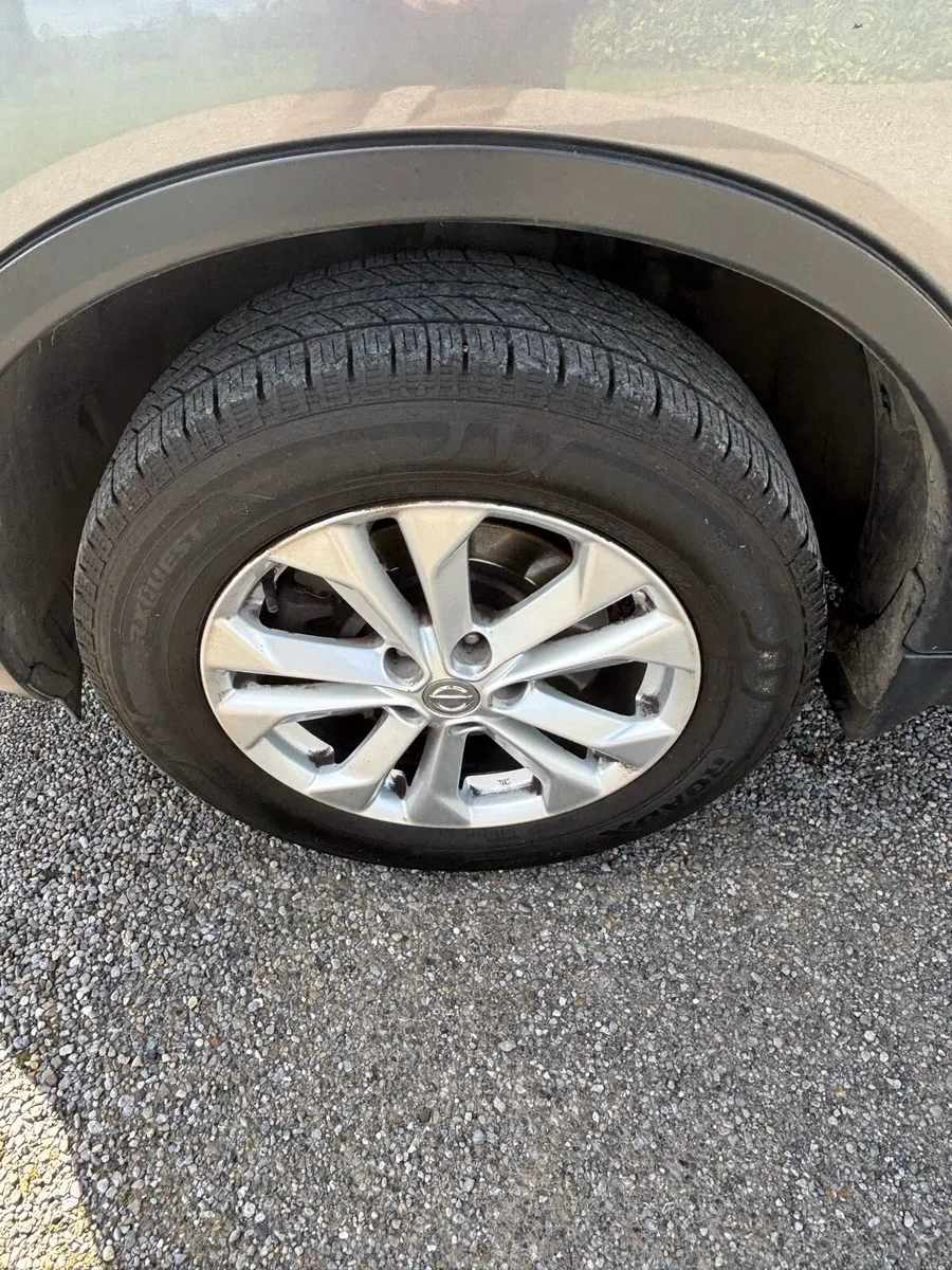 2017 Nissan X- Trail 7 seater - Image 3