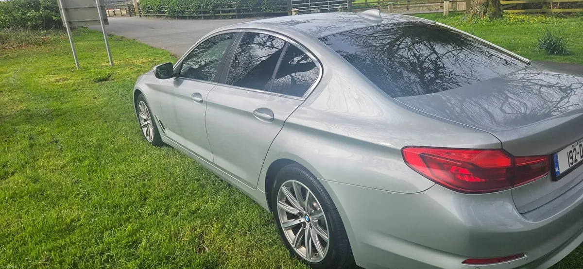 BMW 5-Series 2019 - Image 2
