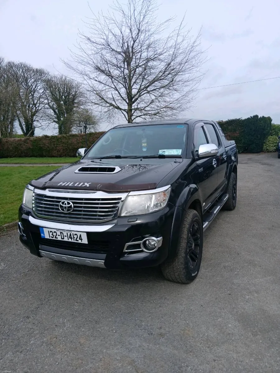 TOYOTA HILUX INVINCIBLE - Image 2