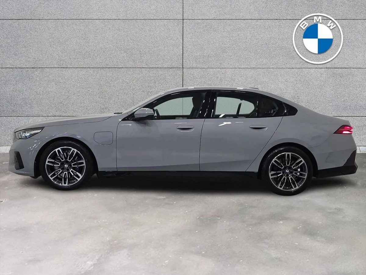 BMW 5-Series 530e M Sport Saloon - Image 3