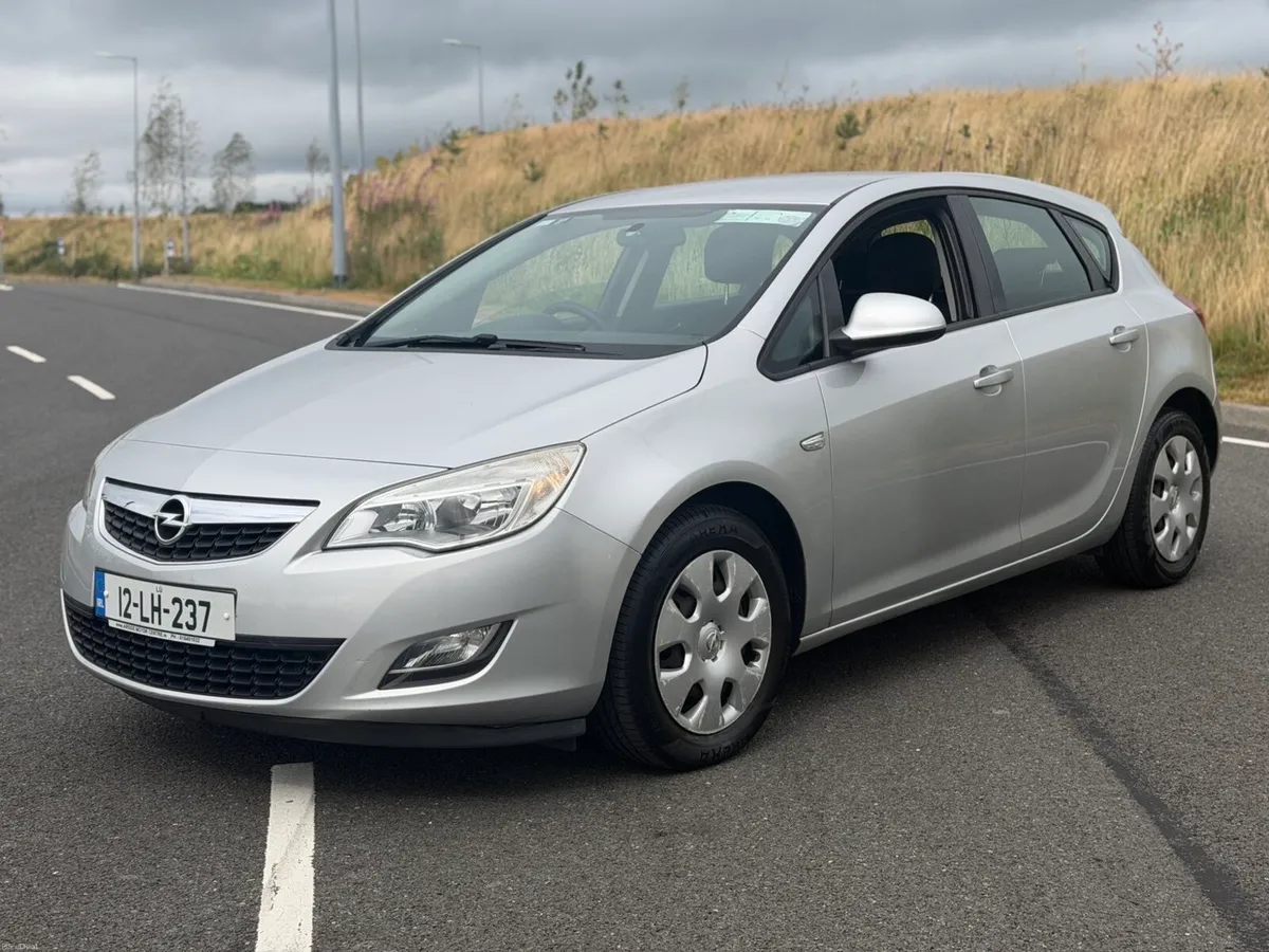 Opel Astra NEW NCT LOW KM - Image 4