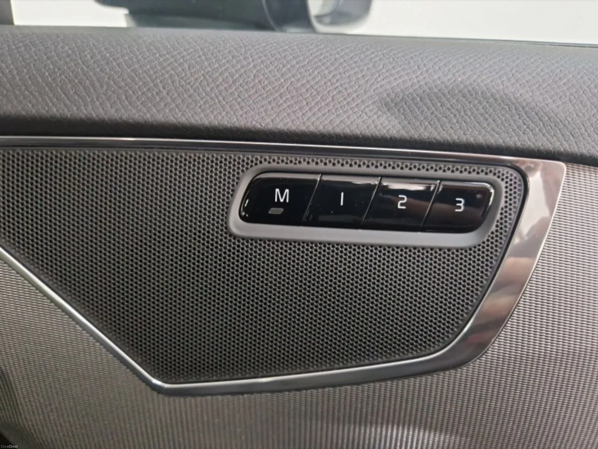 Volvo XC90 T8 PHEV 455hp Core (Bright Theme) - Image 4