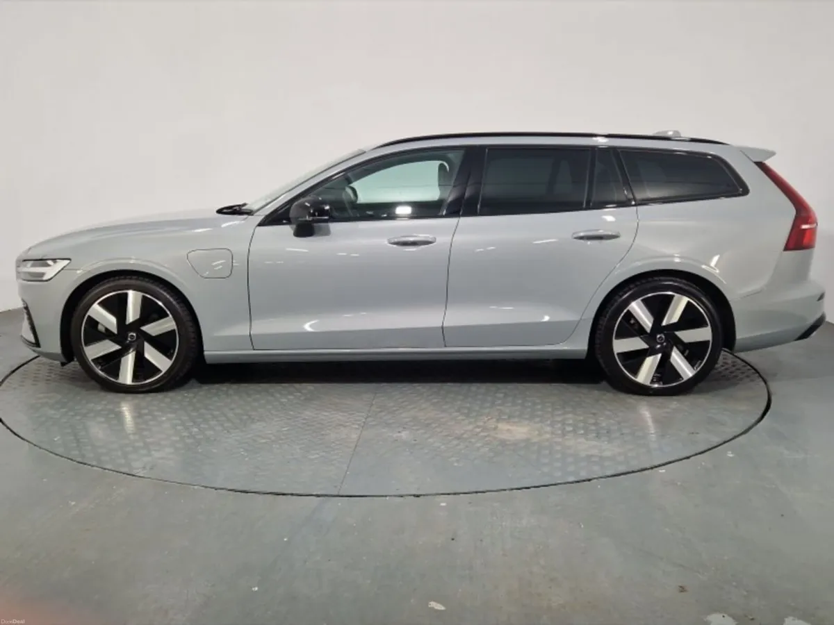Volvo V60 PHEV Plus Dark - Image 5