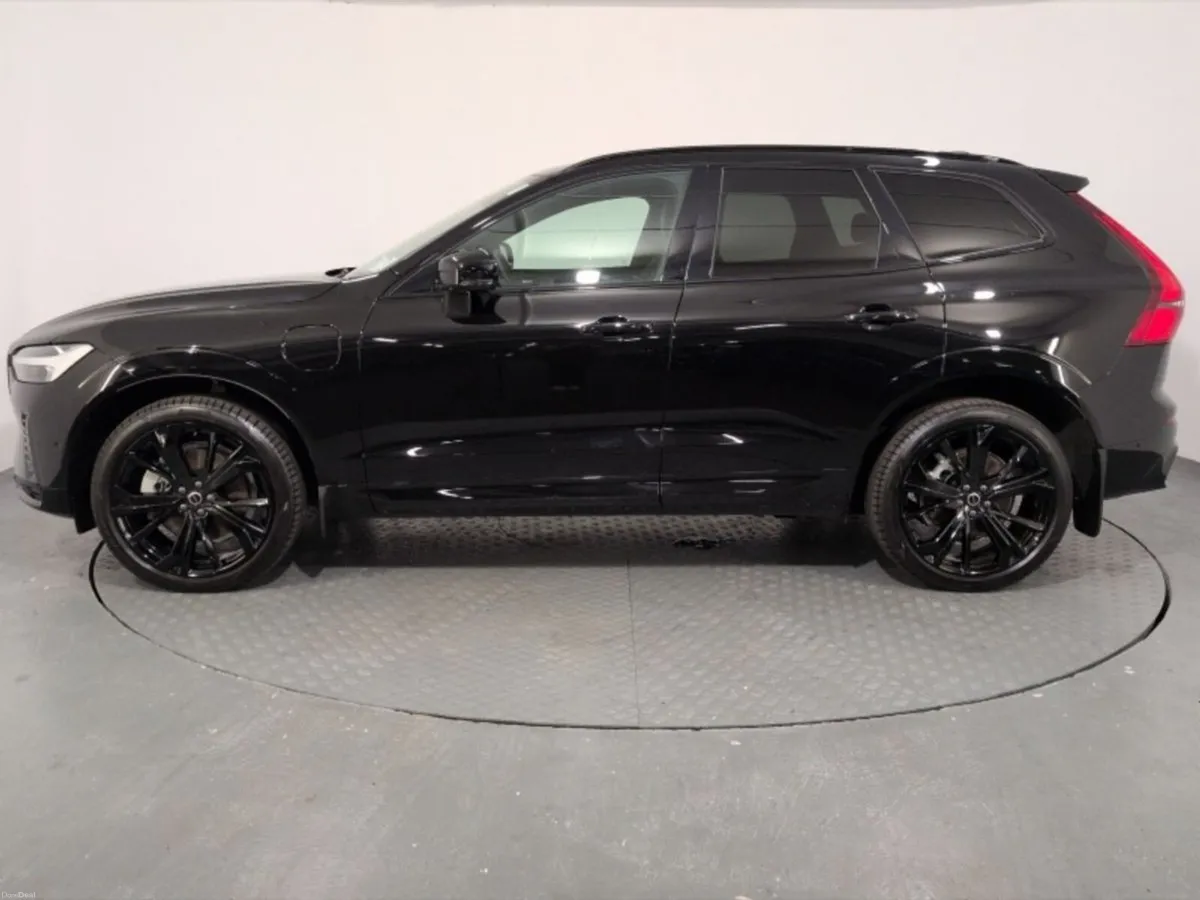 Volvo XC60 T6 PHEV Plus Black Edition - Image 5
