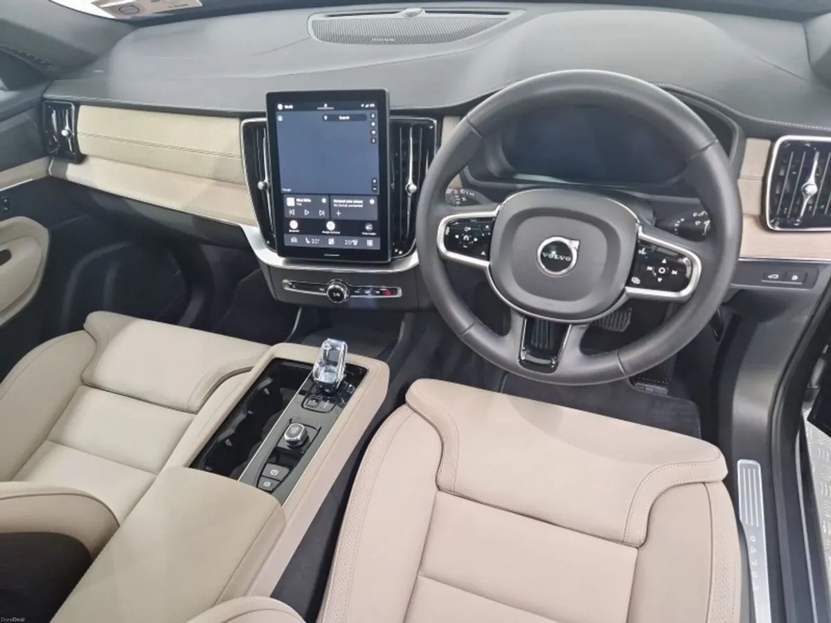 Volvo XC90 T8 PHEV AWD Plus Dark - Image 3