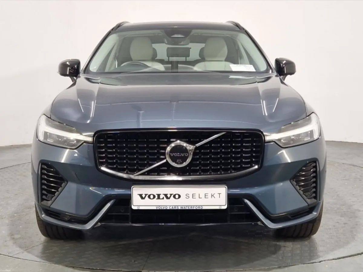 Volvo XC60 T6 PHEV Plus Dark - Image 3