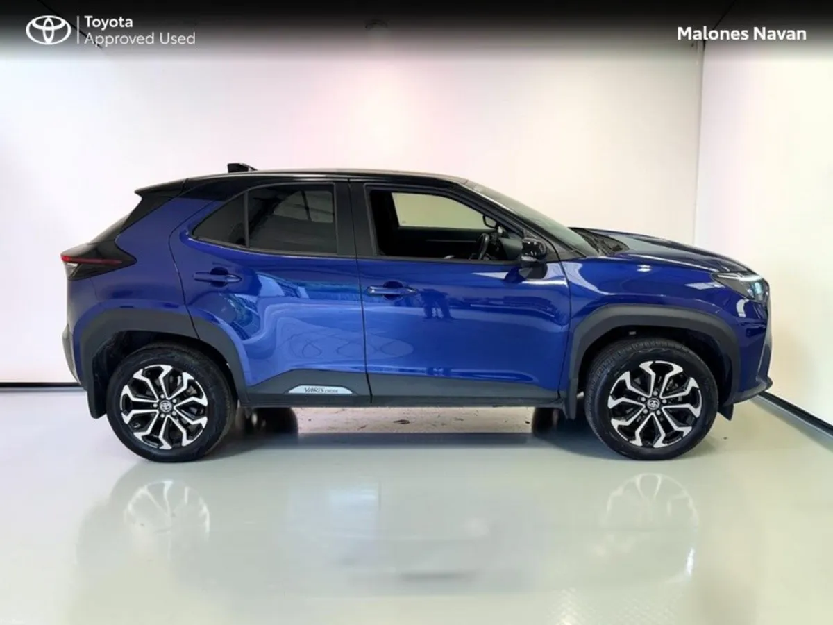Toyota Yaris Cross CROSS LUNA SPORT 4DR AUTO - Image 3