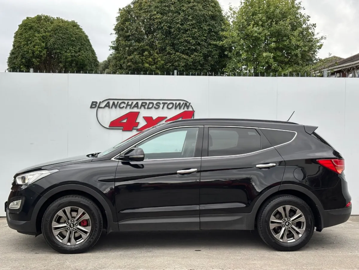 Hyundai Santa Fe 2WD COMFORT 4DR - Image 2