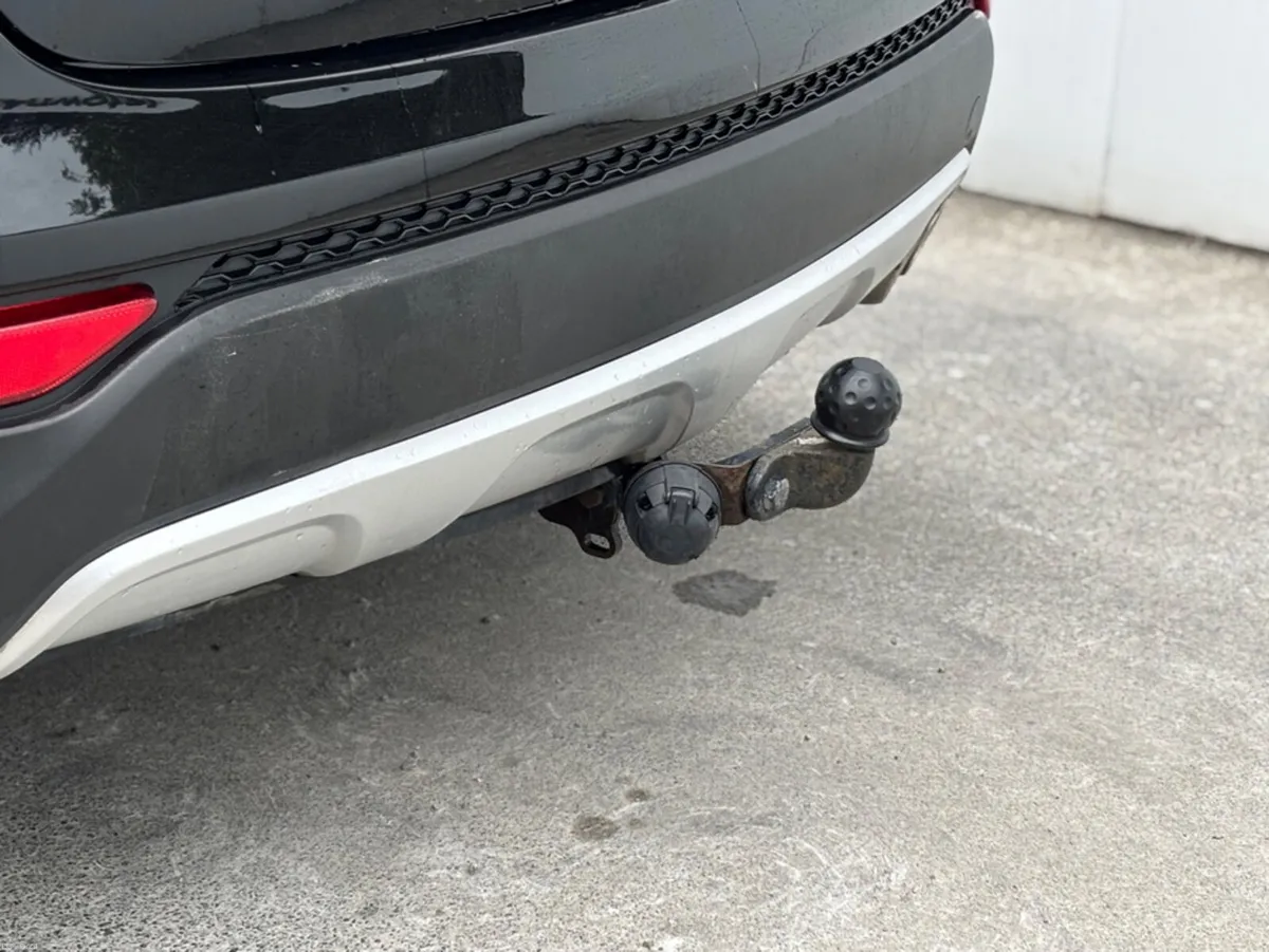 Hyundai Santa Fe 2WD COMFORT 4DR - Image 5