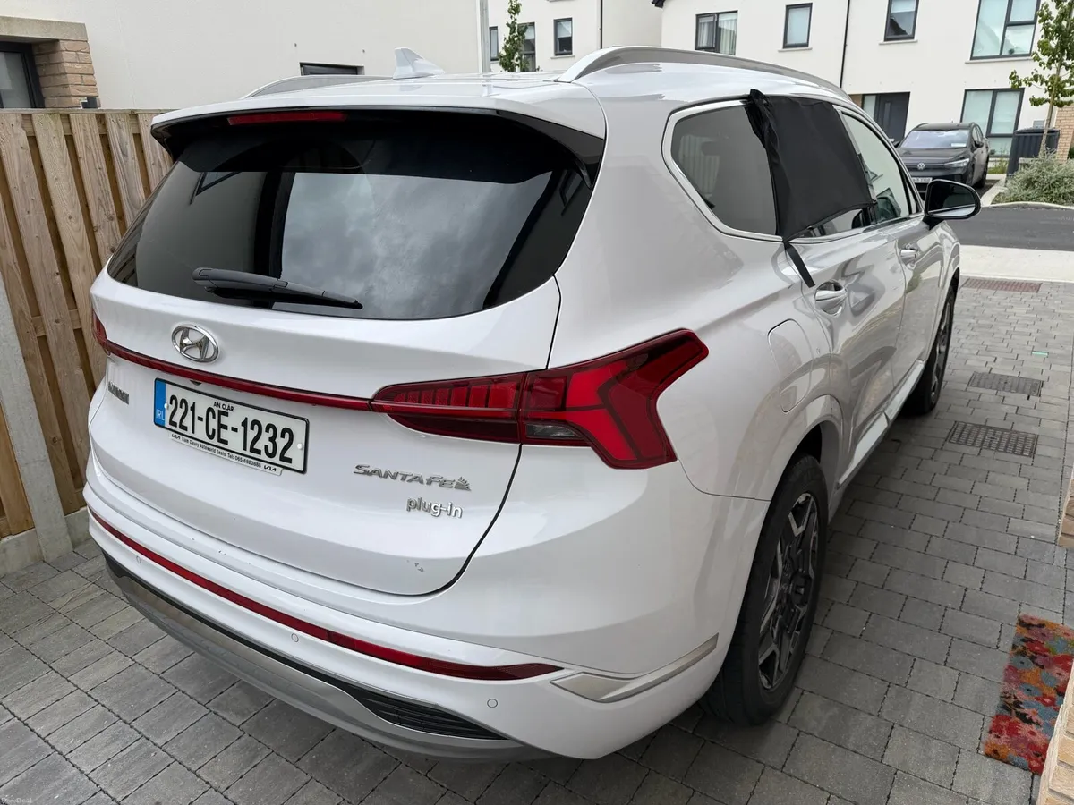 Hyundai Santa Fe 1.6 PHEV Hybrid Executive Plus - Image 6