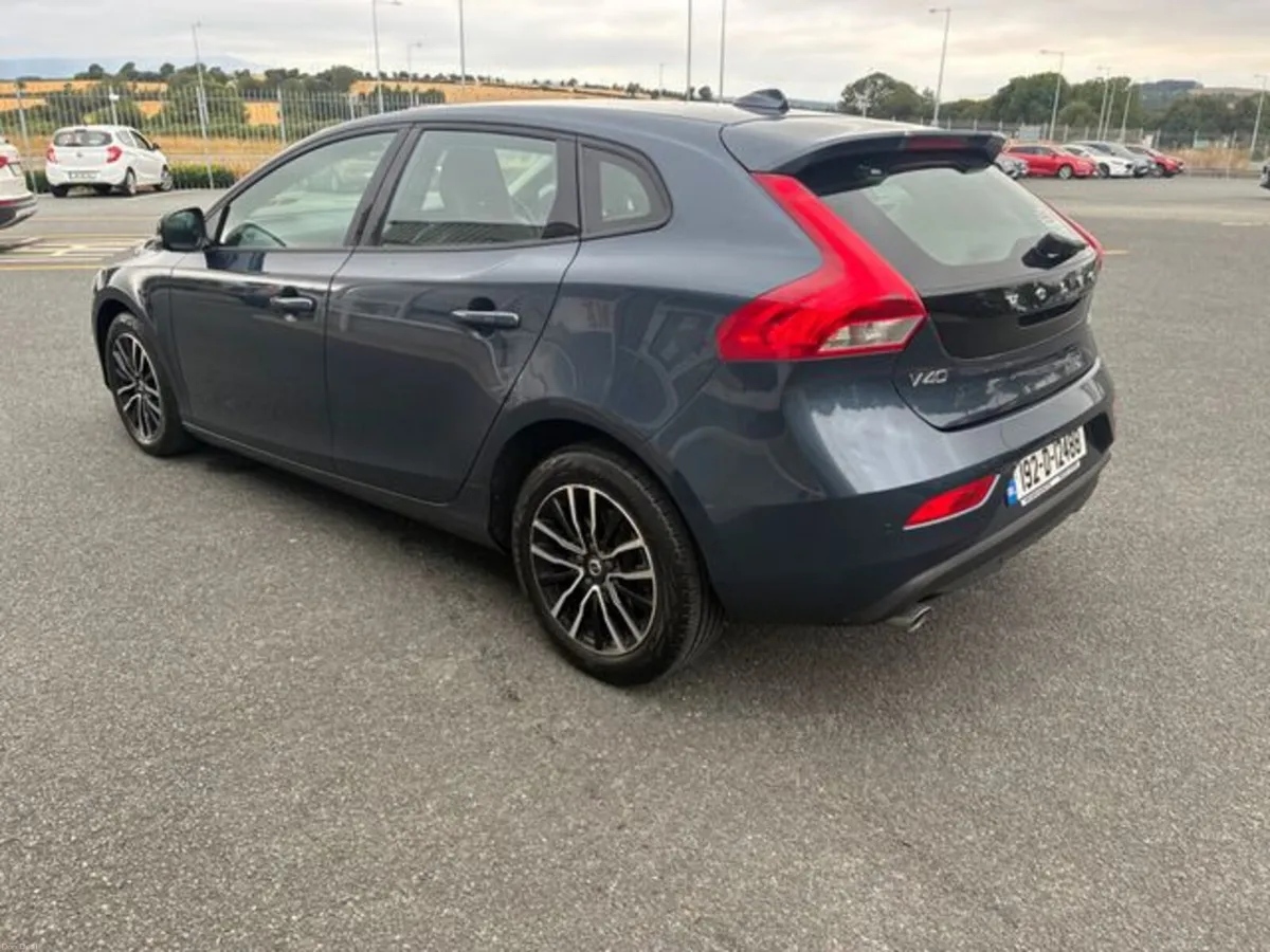 Volvo V40 D3 MOM ED 5DR Auto - Image 5