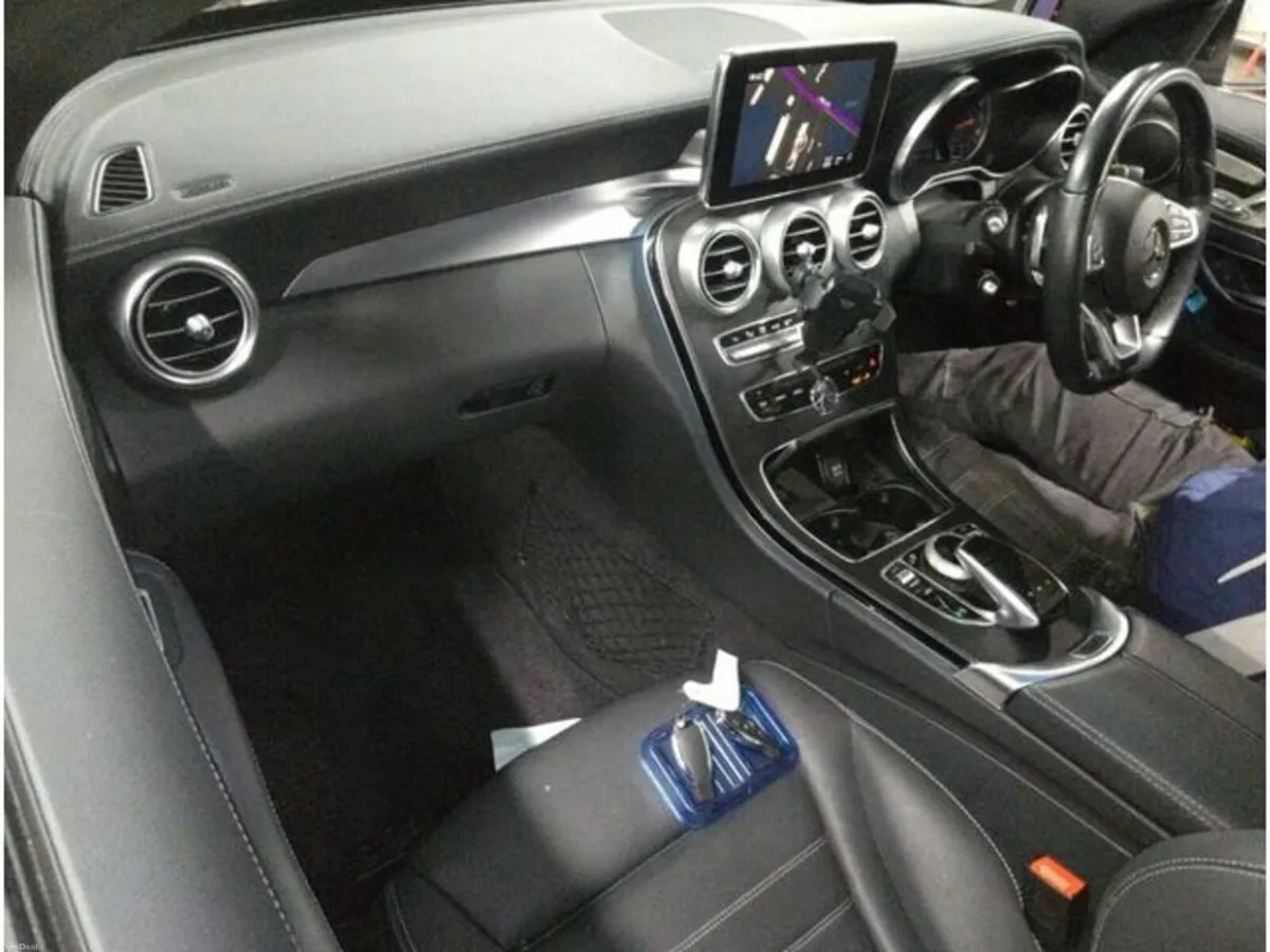 Mercedes-Benz C-Class 2.0 C200 Petrol Auto - Image 5