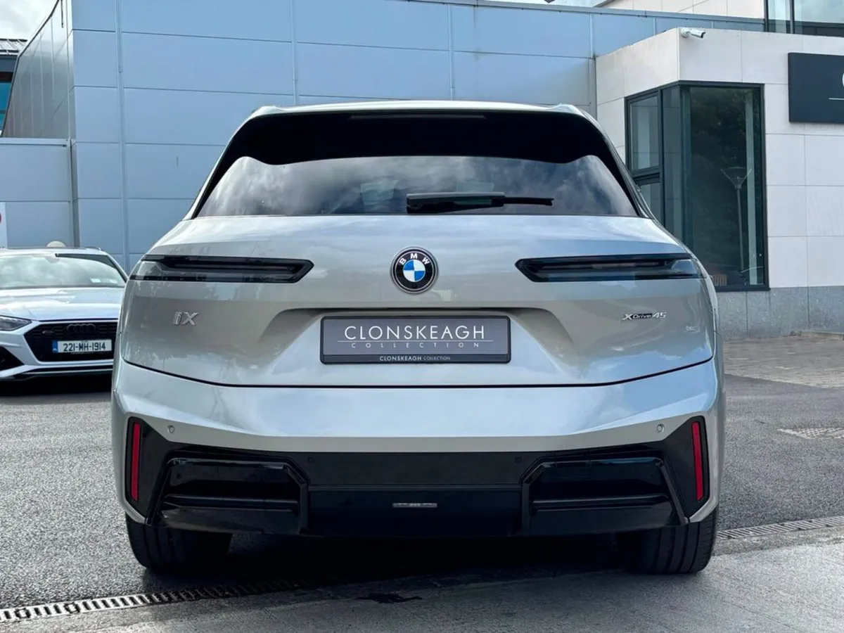 BMW iX XDRIVE45 M SPORT, PAN ROOF - Image 6