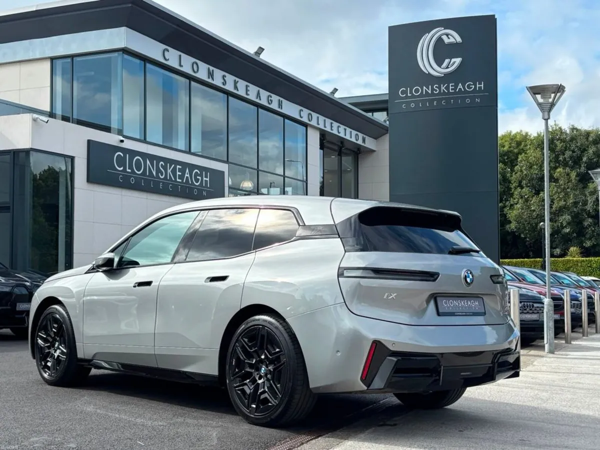 BMW iX XDRIVE45 M SPORT, PAN ROOF - Image 5