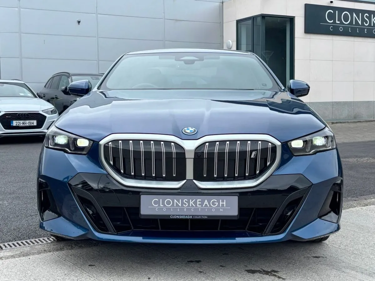 BMW i5 EDRIVE40 M SPORT - Image 3