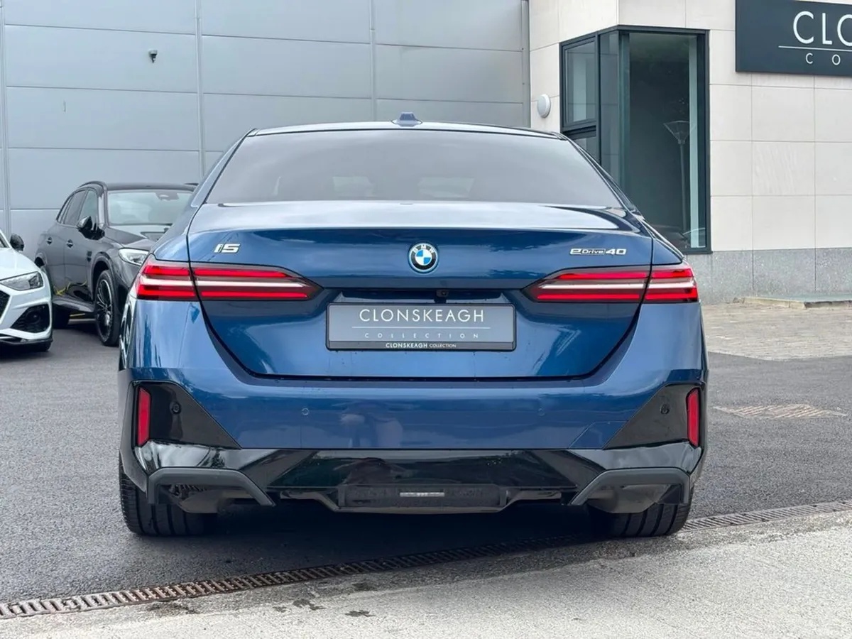 BMW i5 EDRIVE40 M SPORT - Image 6
