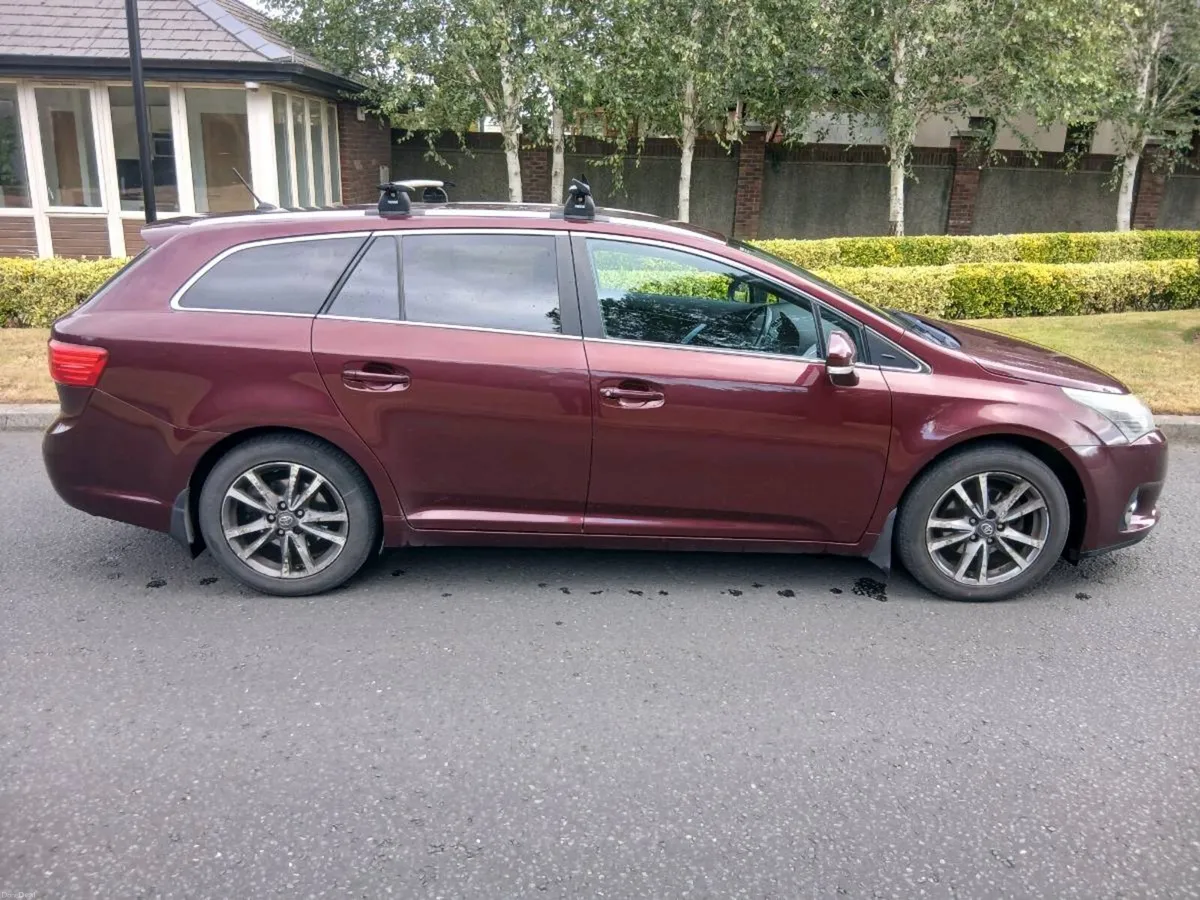 12 TOYOTA AVENSIS ESTATE D4D TR - Image 5