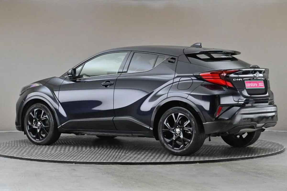 Toyota C-HR 1.8 HYBRID **LOW MILEAGE**HALF LEATHER - Image 6