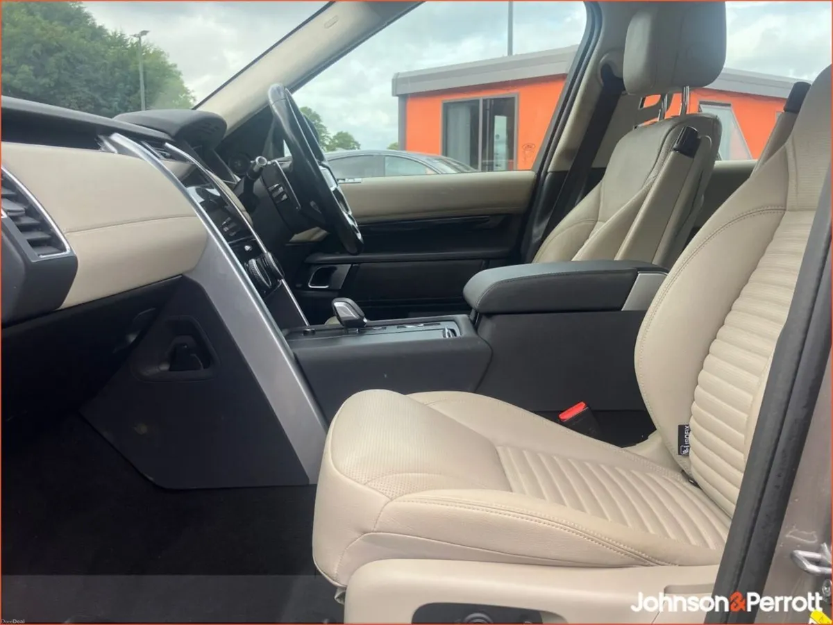Land Rover Discovery 3.0D SDV6 306PS 4WD Auto Land - Image 3
